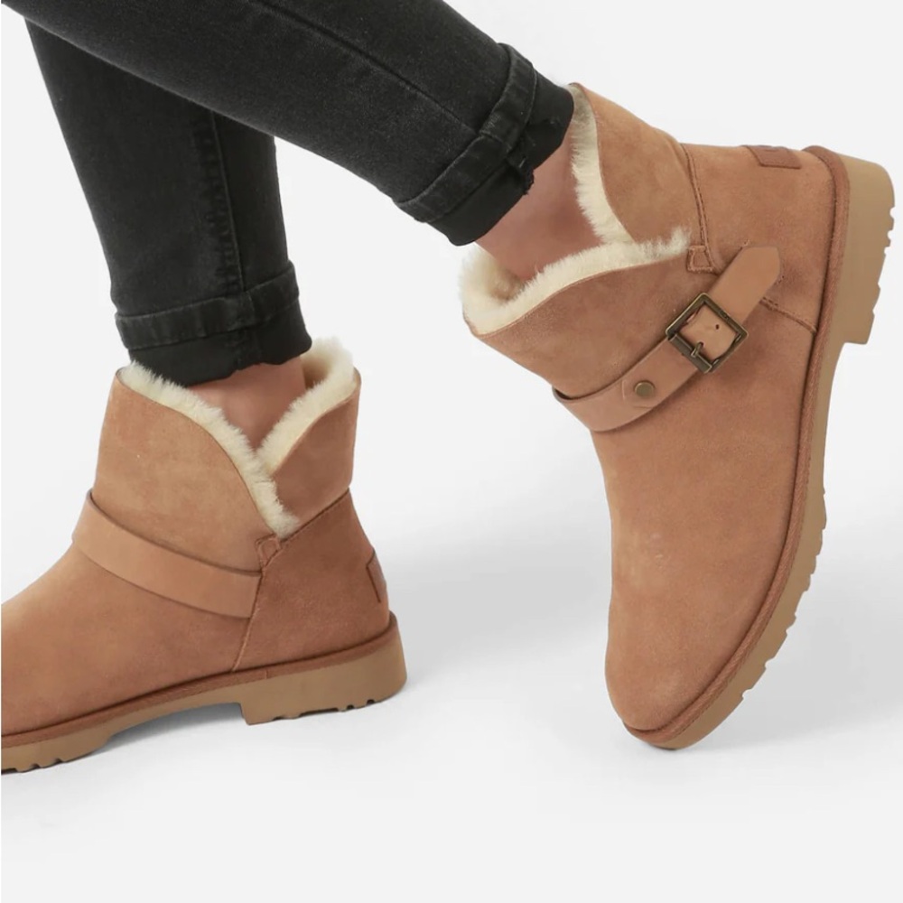 NWOT - UGG Romely Short Buckle Boot